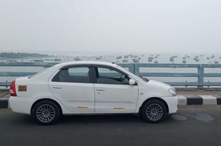 Luxury car for honeymoon in Kerala,comfortable Kerala travel vehicle