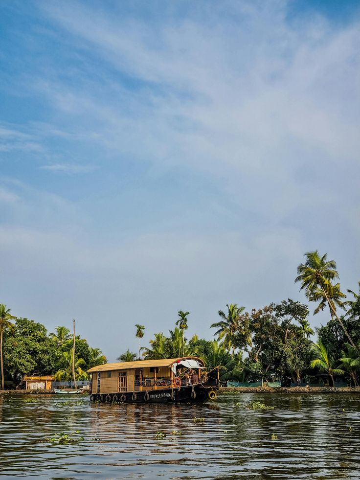 Peaceful houseboat stay in Alleppey backwaters